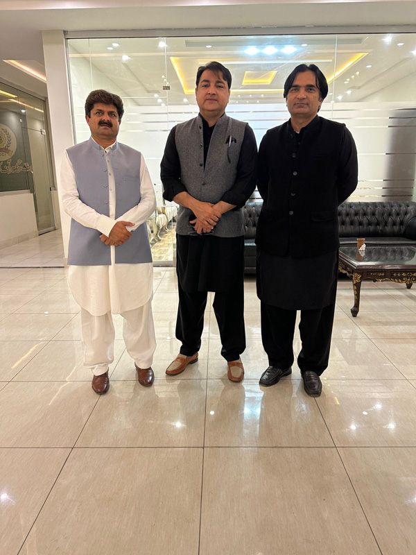 top furniture brands owner and exporter of chiniot luxury furniture Aziz ur rehman