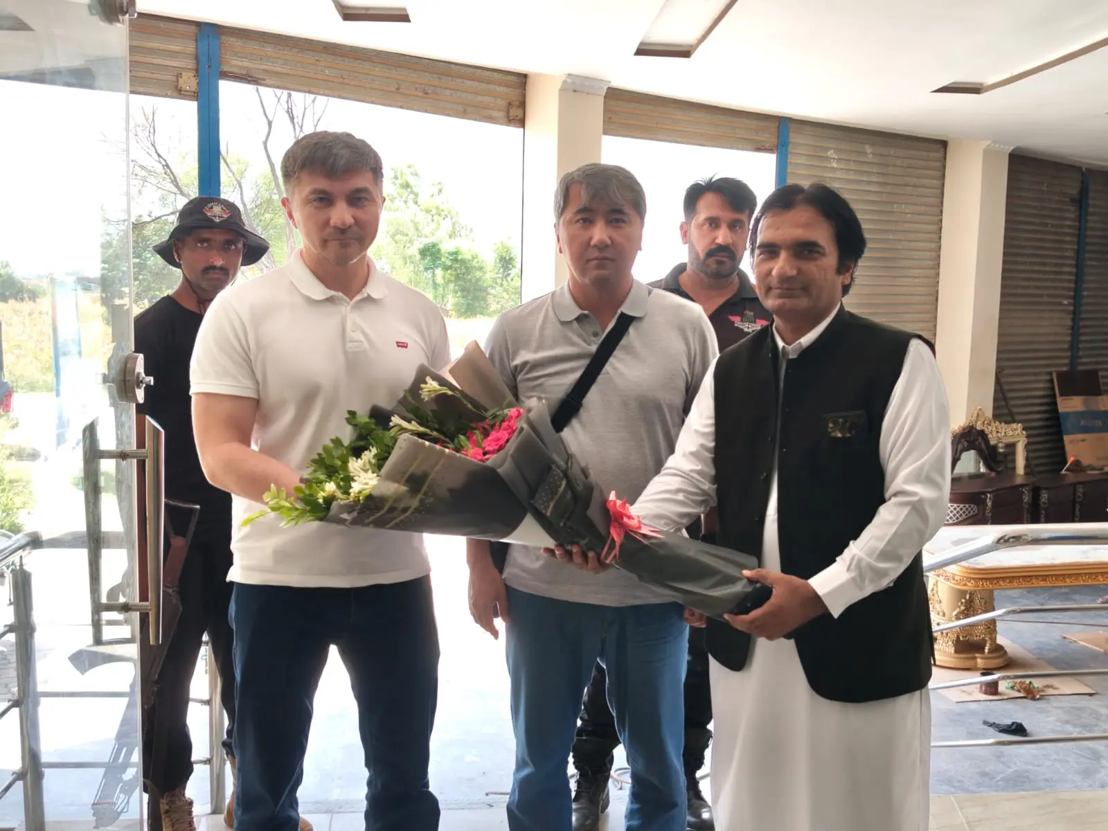 aziz ur rehman haq bahoo furniture owner at chiniot furniture maket welcoming Kazakhstan ambassador Yerzhan kistafin